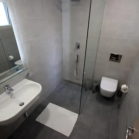 Ari 3* ساراندا