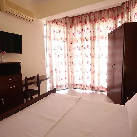 Ari Hotel 3*