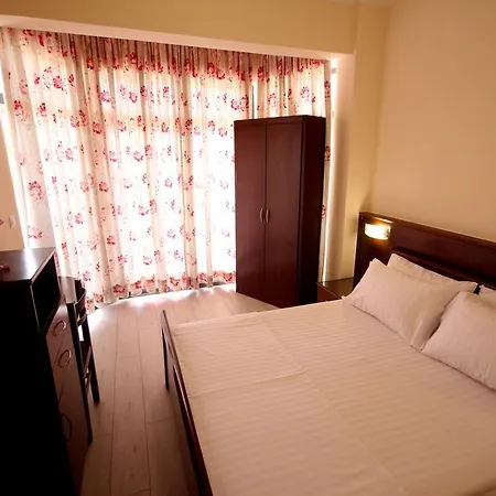 Hotel Ari