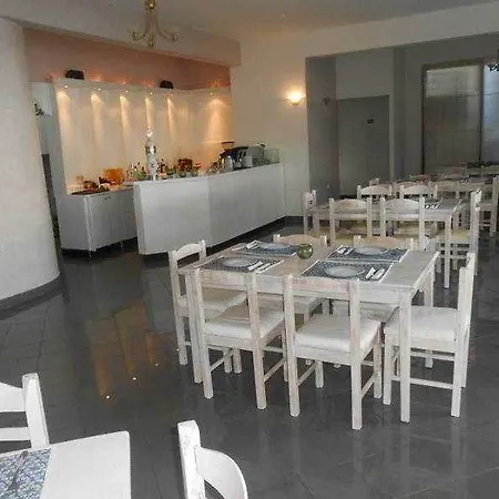 Ari Hotel 3*
