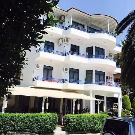 Hotel Ari 3*