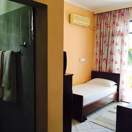 Ari Hotel 3*